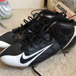 NIKE FOOTBALL SHOES SIZE 10.5 GOOD CONDITION